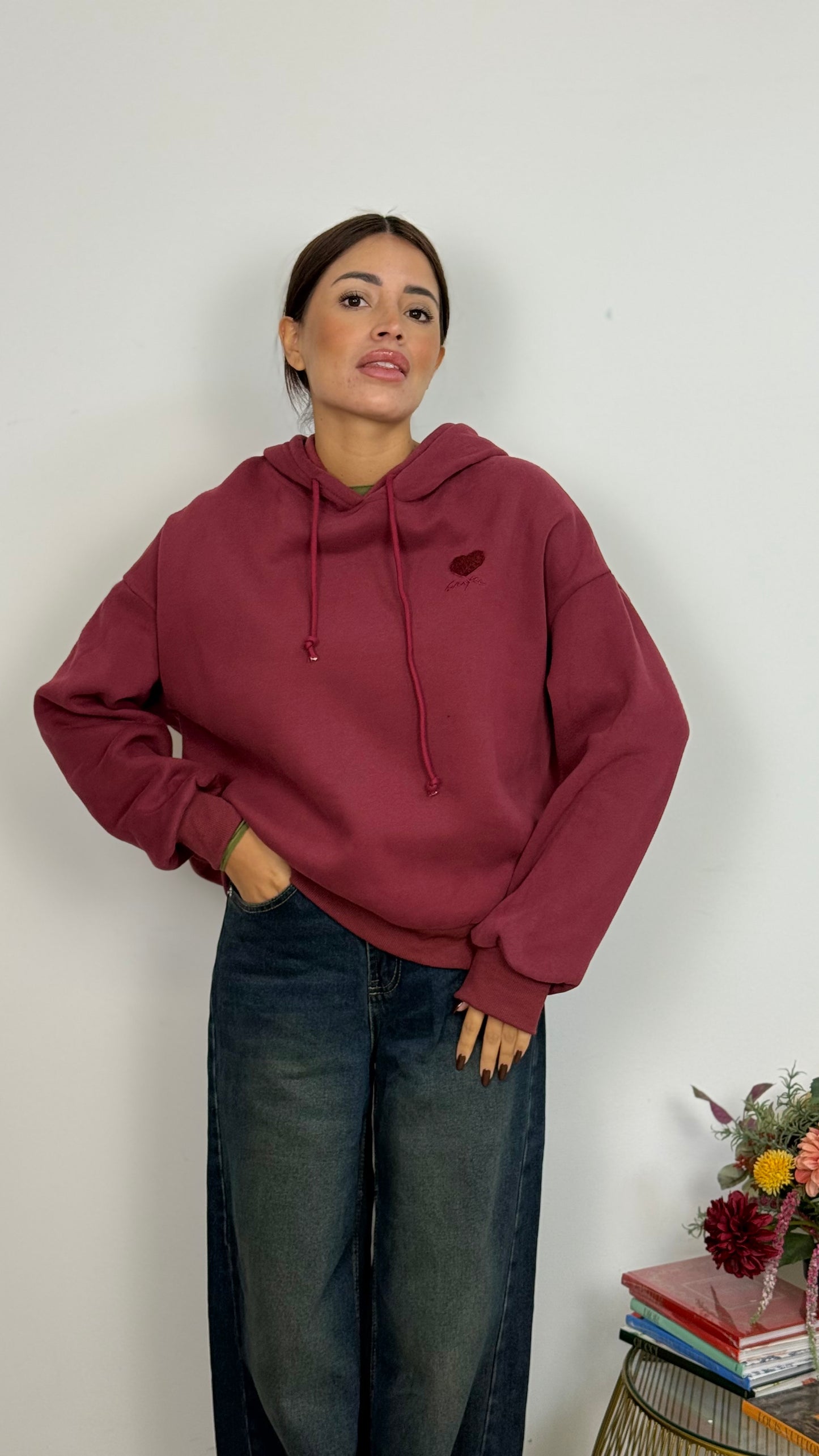 Hoodie Felpato con Cuore Ricamato