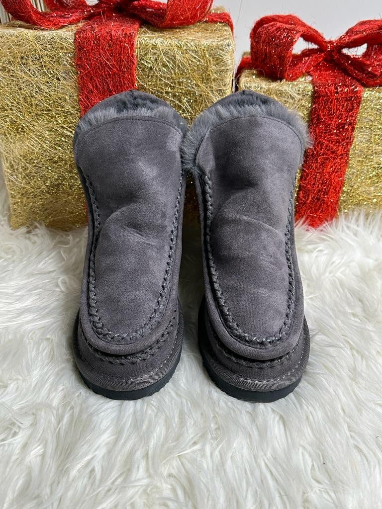 Stivaletto con rialzo risvoltabile peloso
