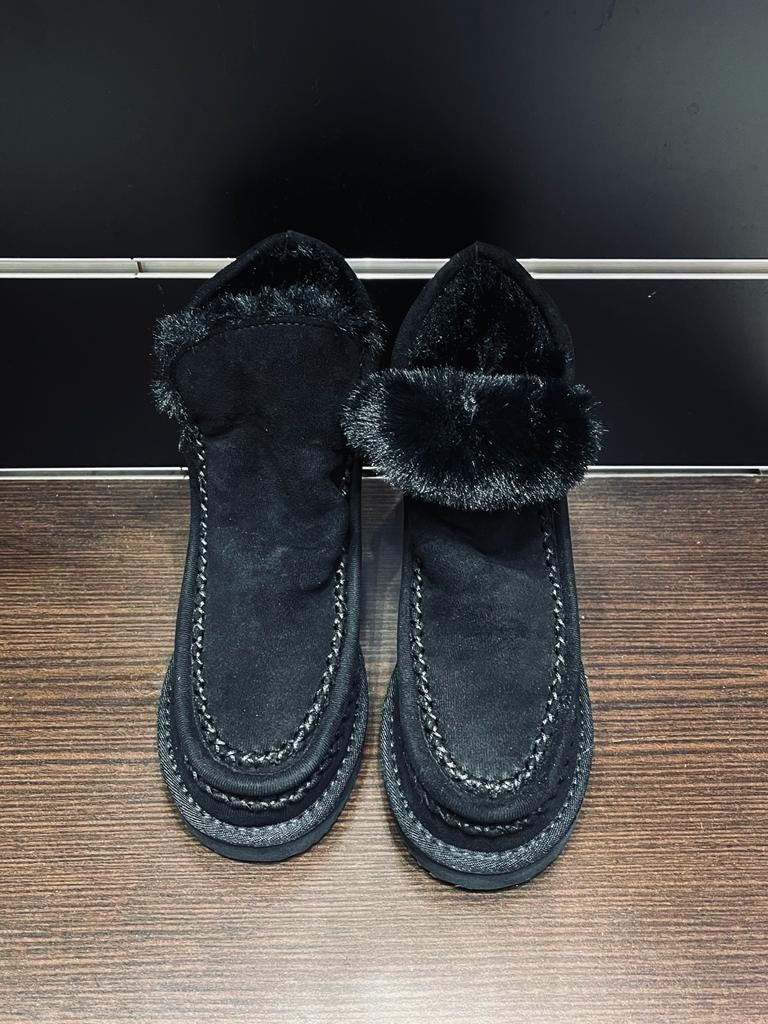 Stivaletto con rialzo risvoltabile peloso