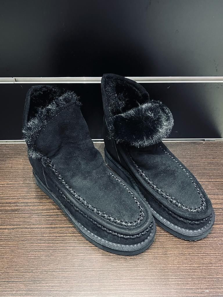 Stivaletto con rialzo risvoltabile peloso