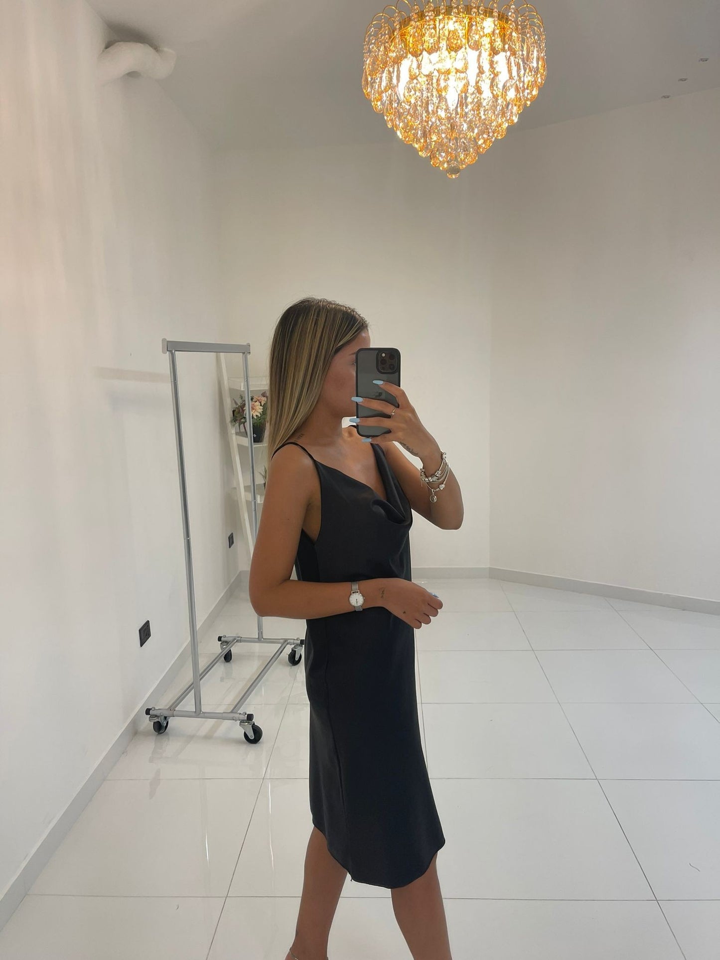 Abito di raso con spalline