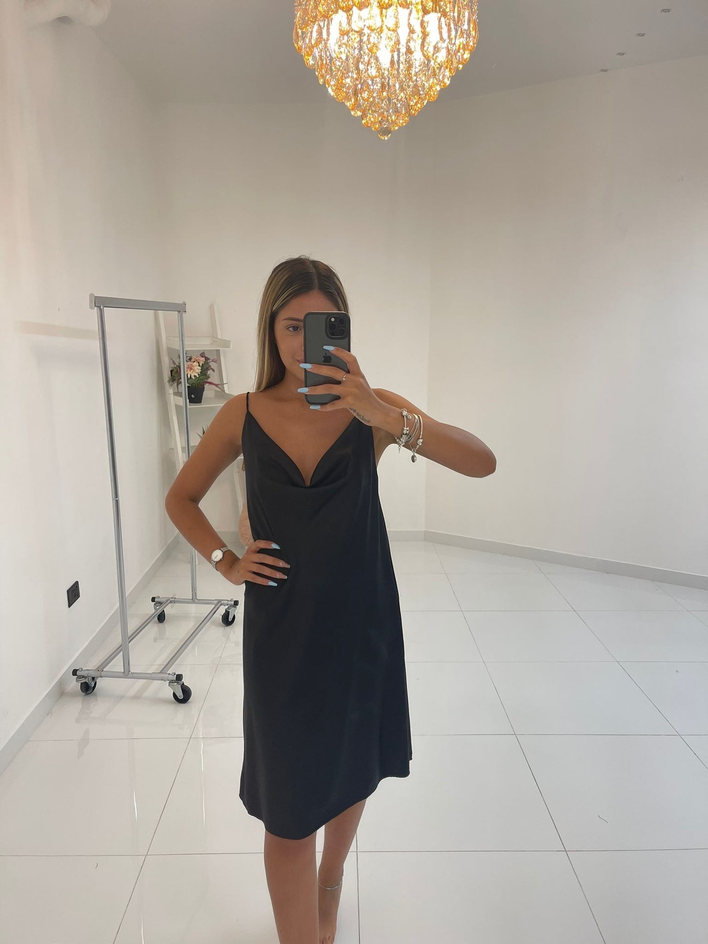 Abito di raso con spalline