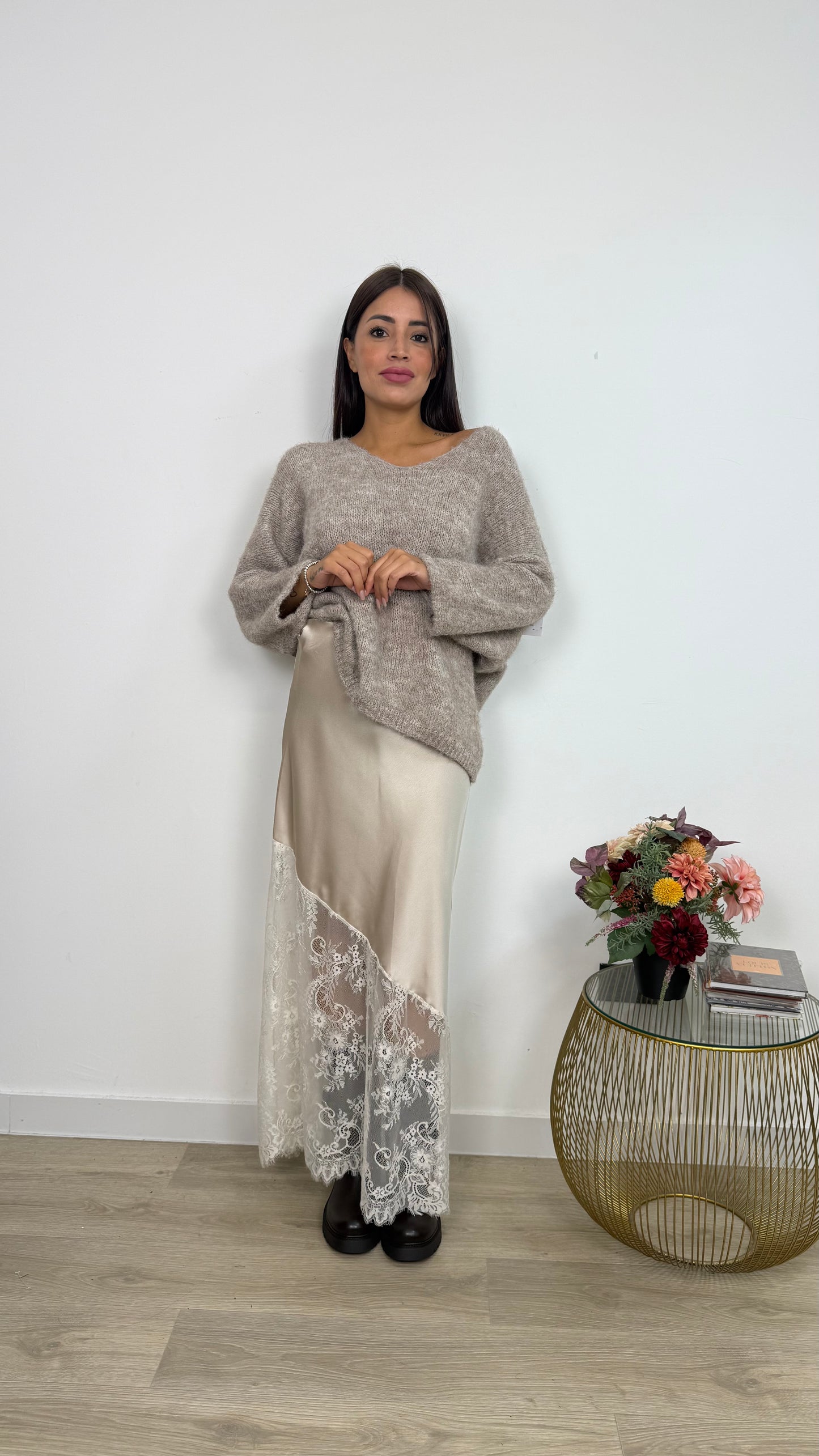 Maglione scollo a V con spalle cadenti