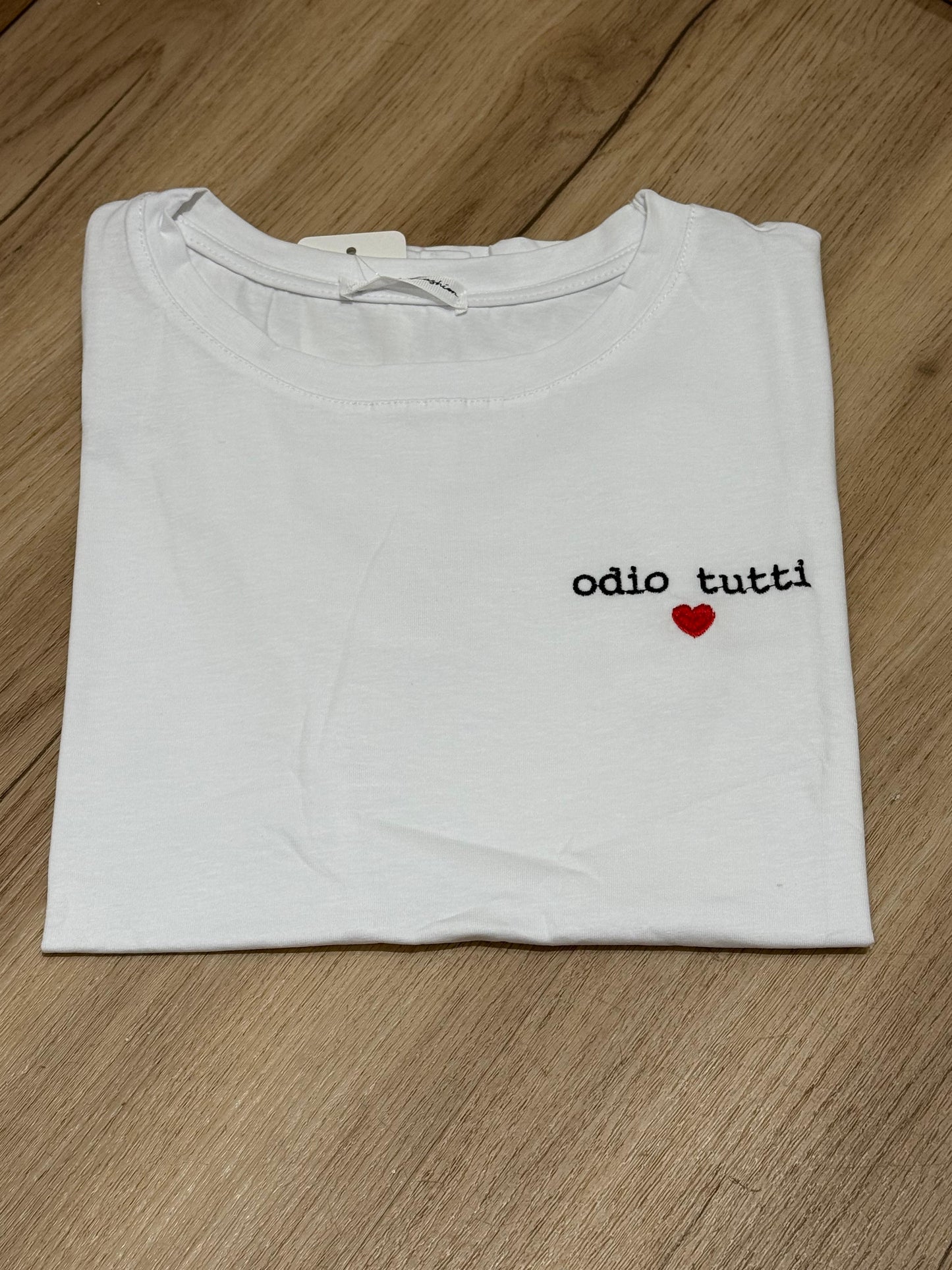 T-shirt con scritte ricamate 2.0