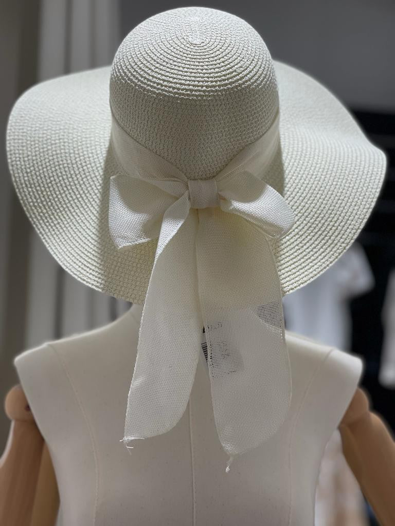 Cappello in paglia con fiocco