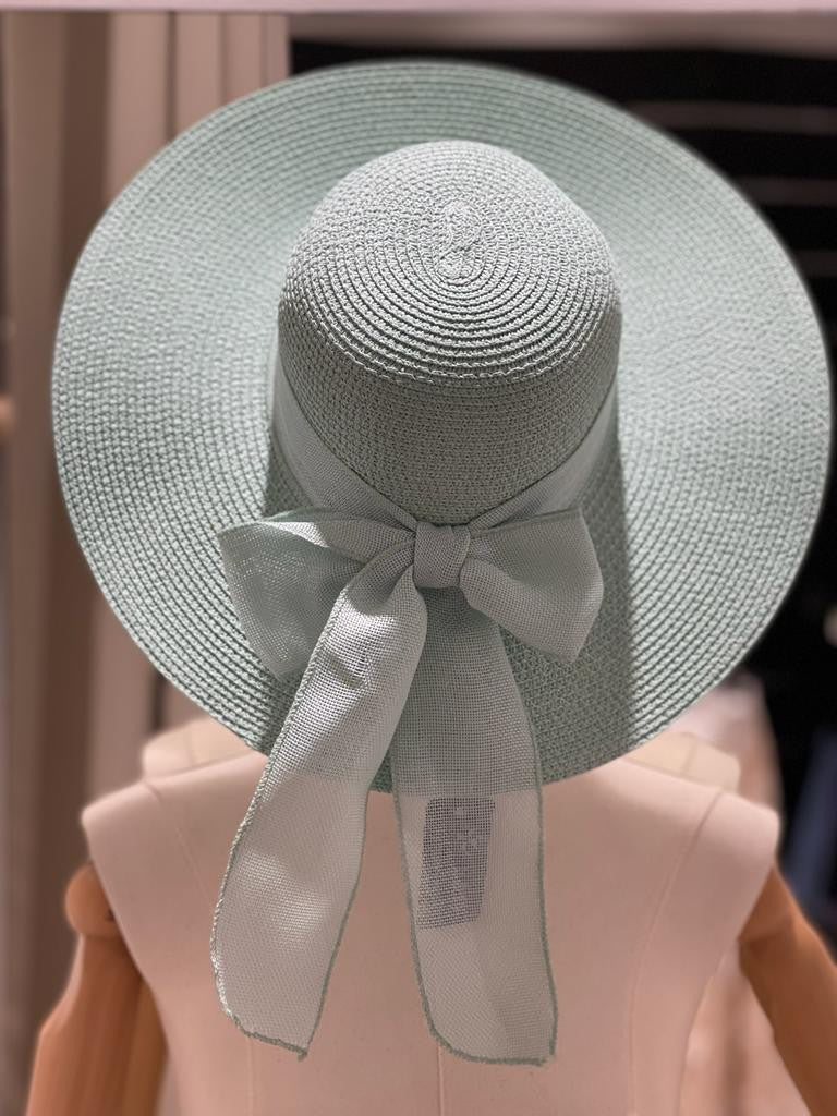 Cappello in paglia con fiocco