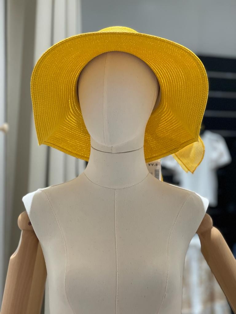 Cappello in paglia con fiocco