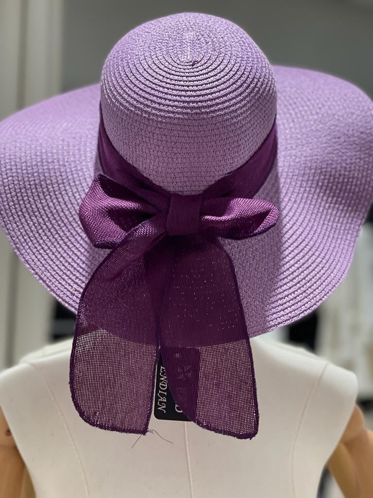 Cappello in paglia con fiocco