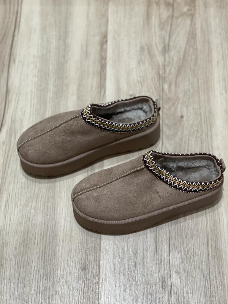Pantofola platform con pelo