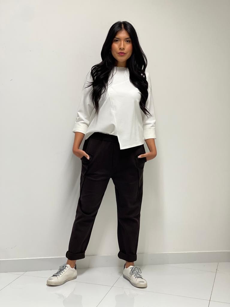 Pantalone con tasche e bottoni 158C