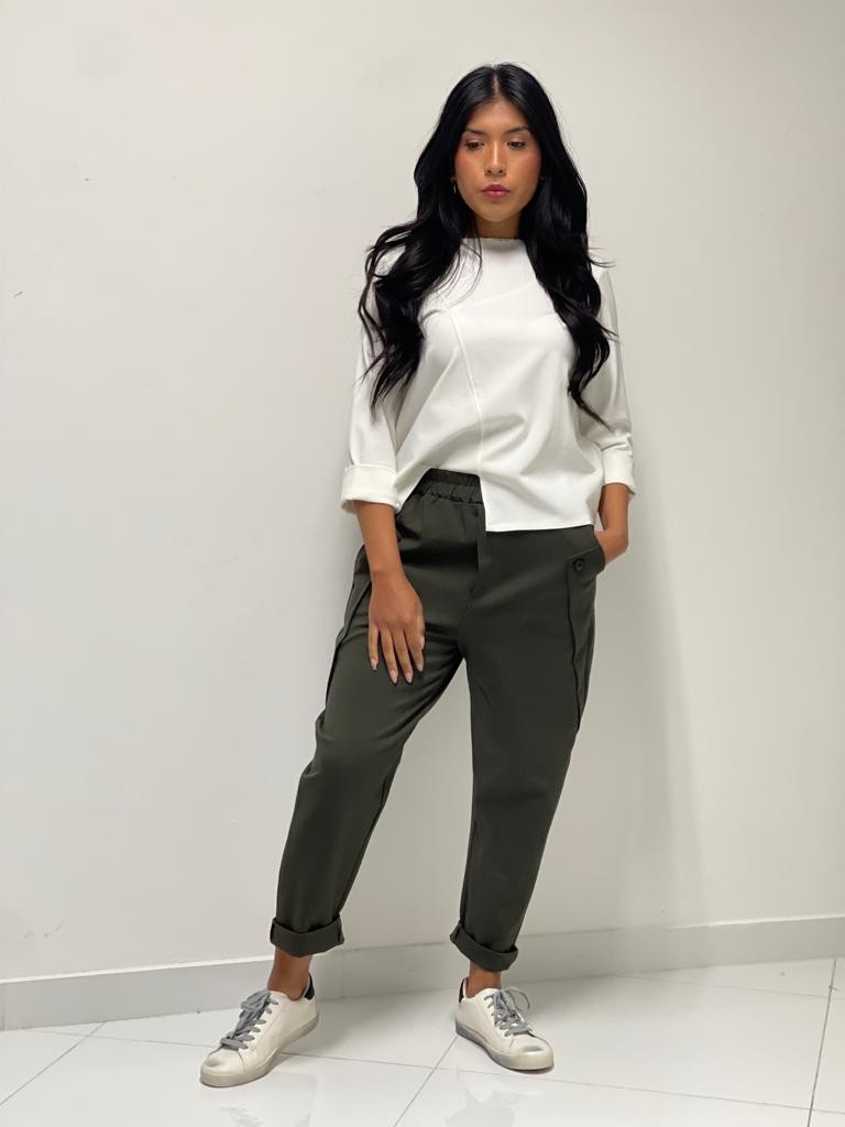 Pantalone con tasche e bottoni 158C