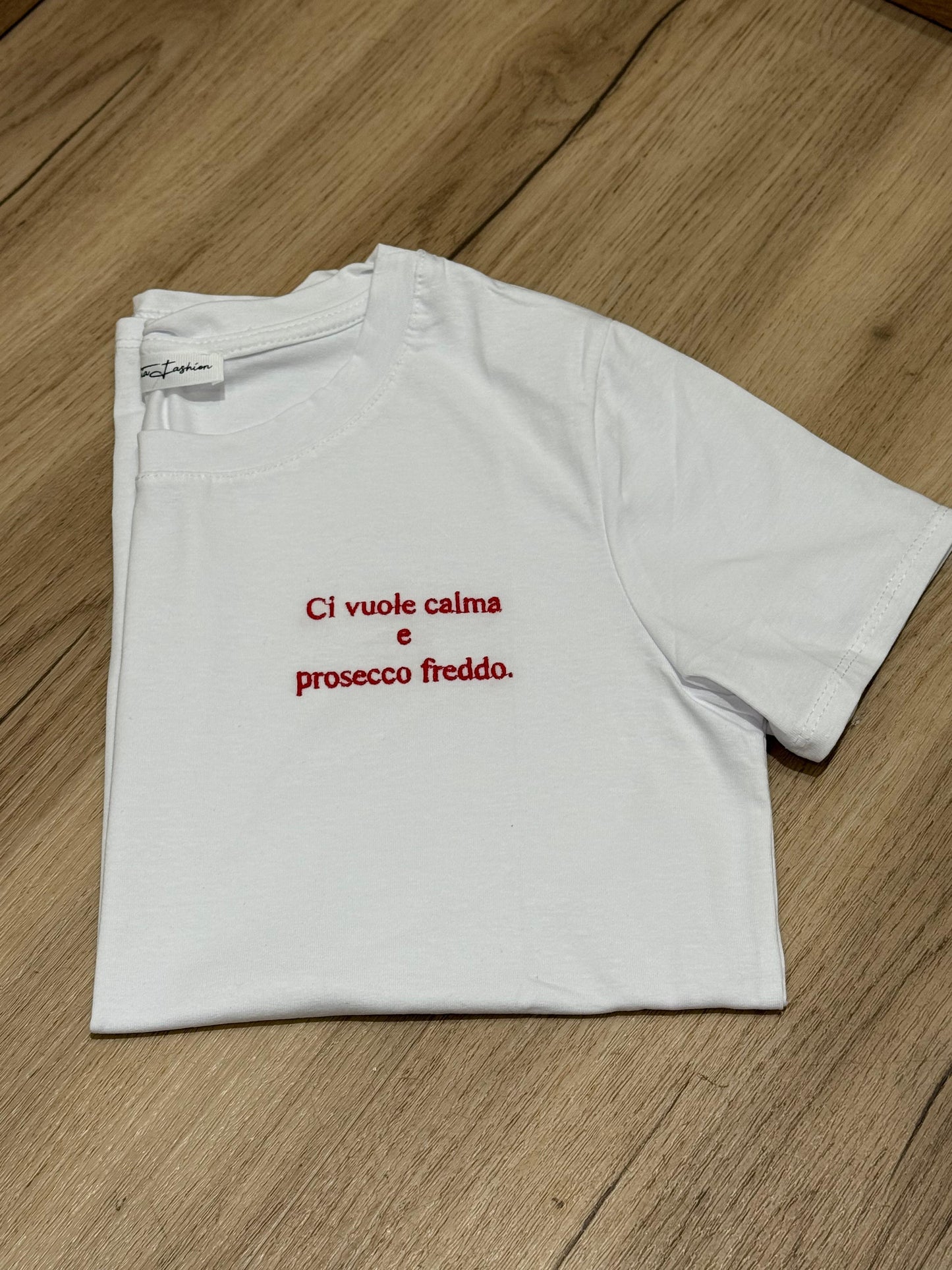 T-shirt con scritte ricamate 2.0