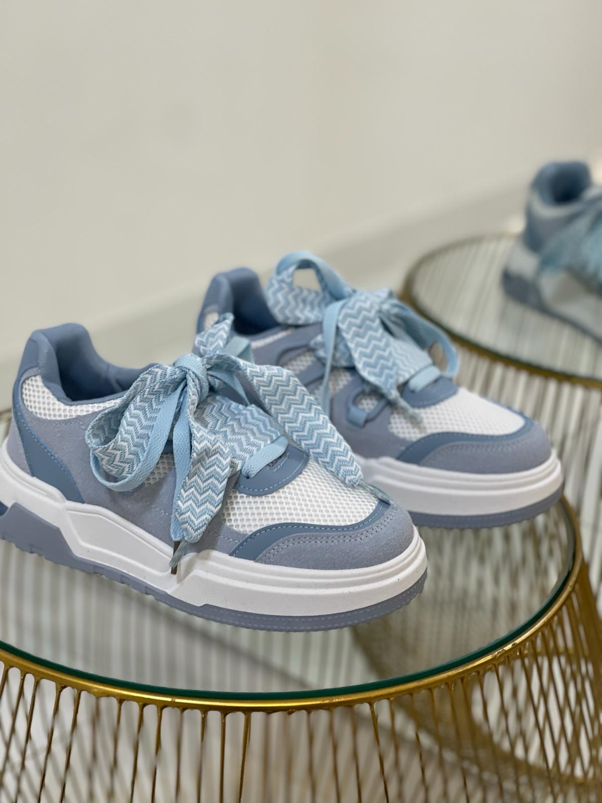 Sneaker con doppio laccio
