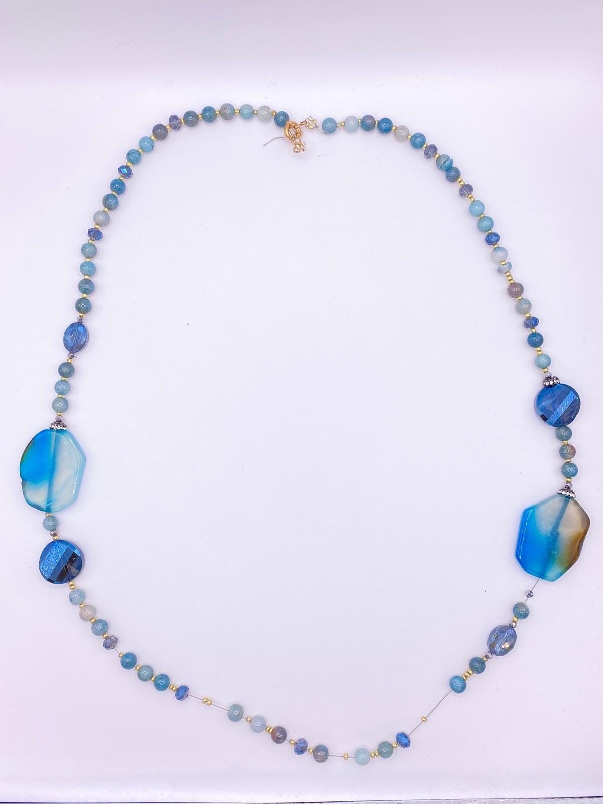 Collana lunga con pietre