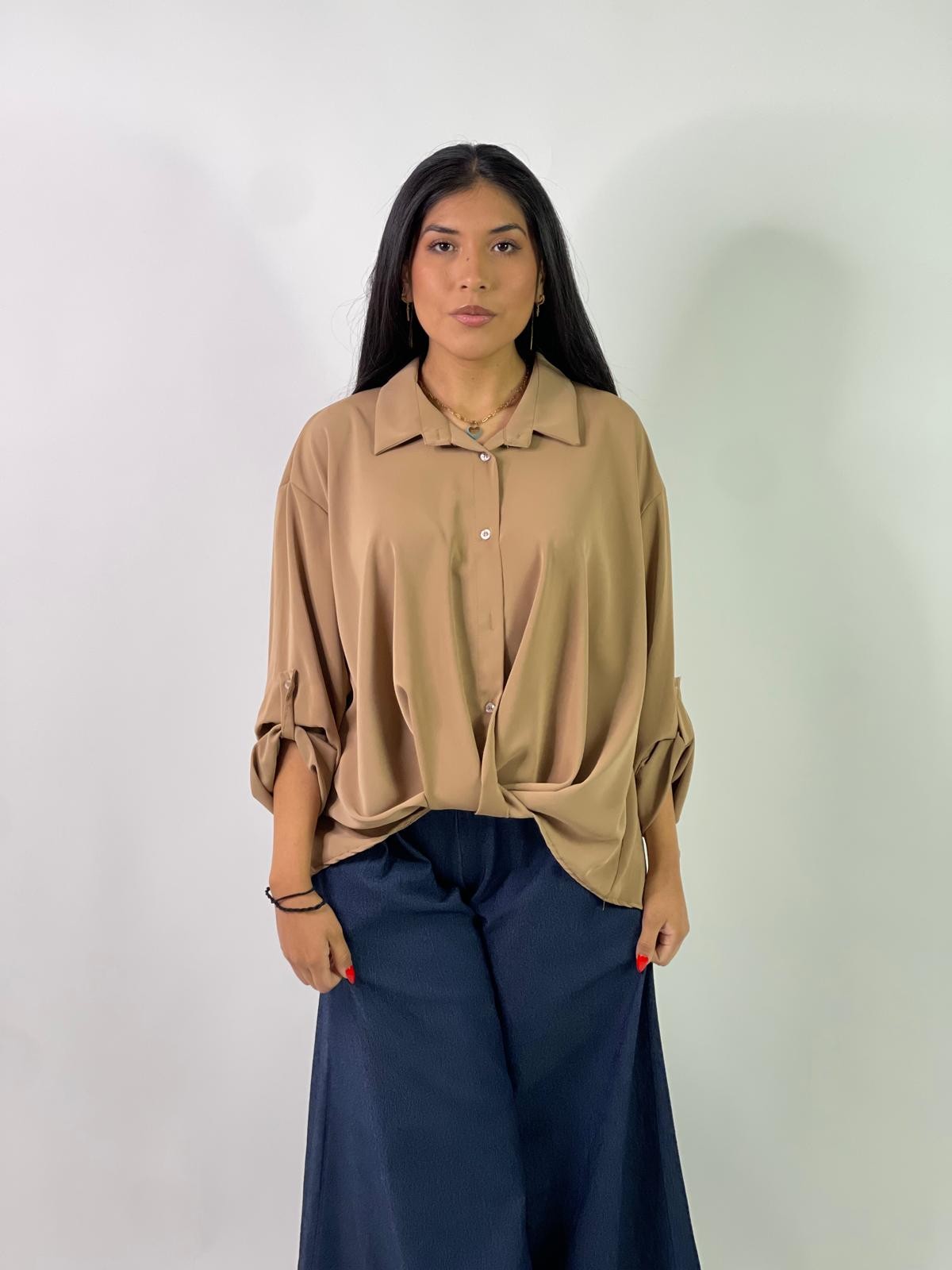 Camicia maniche con risvolto curvy