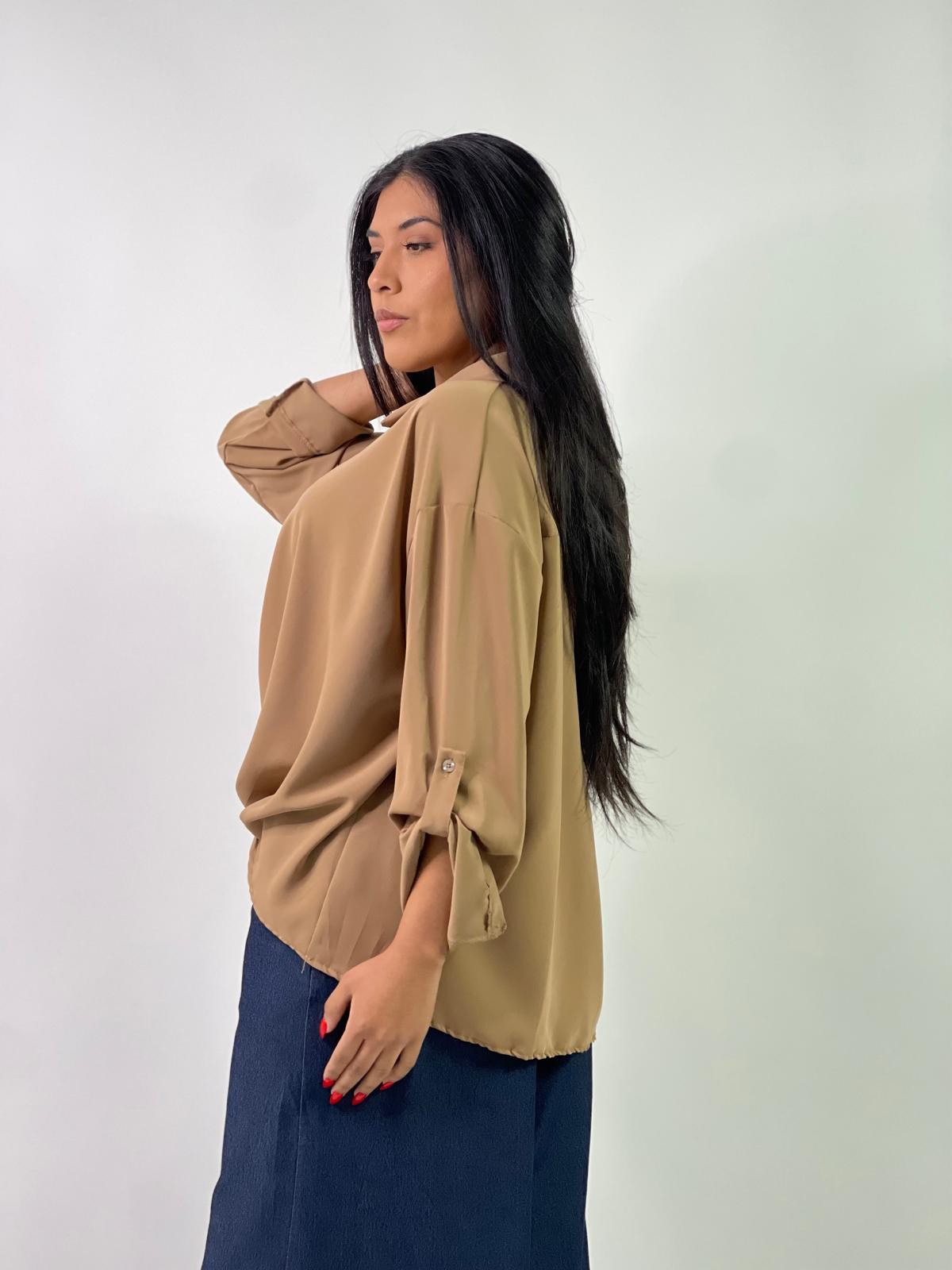 Camicia maniche con risvolto curvy