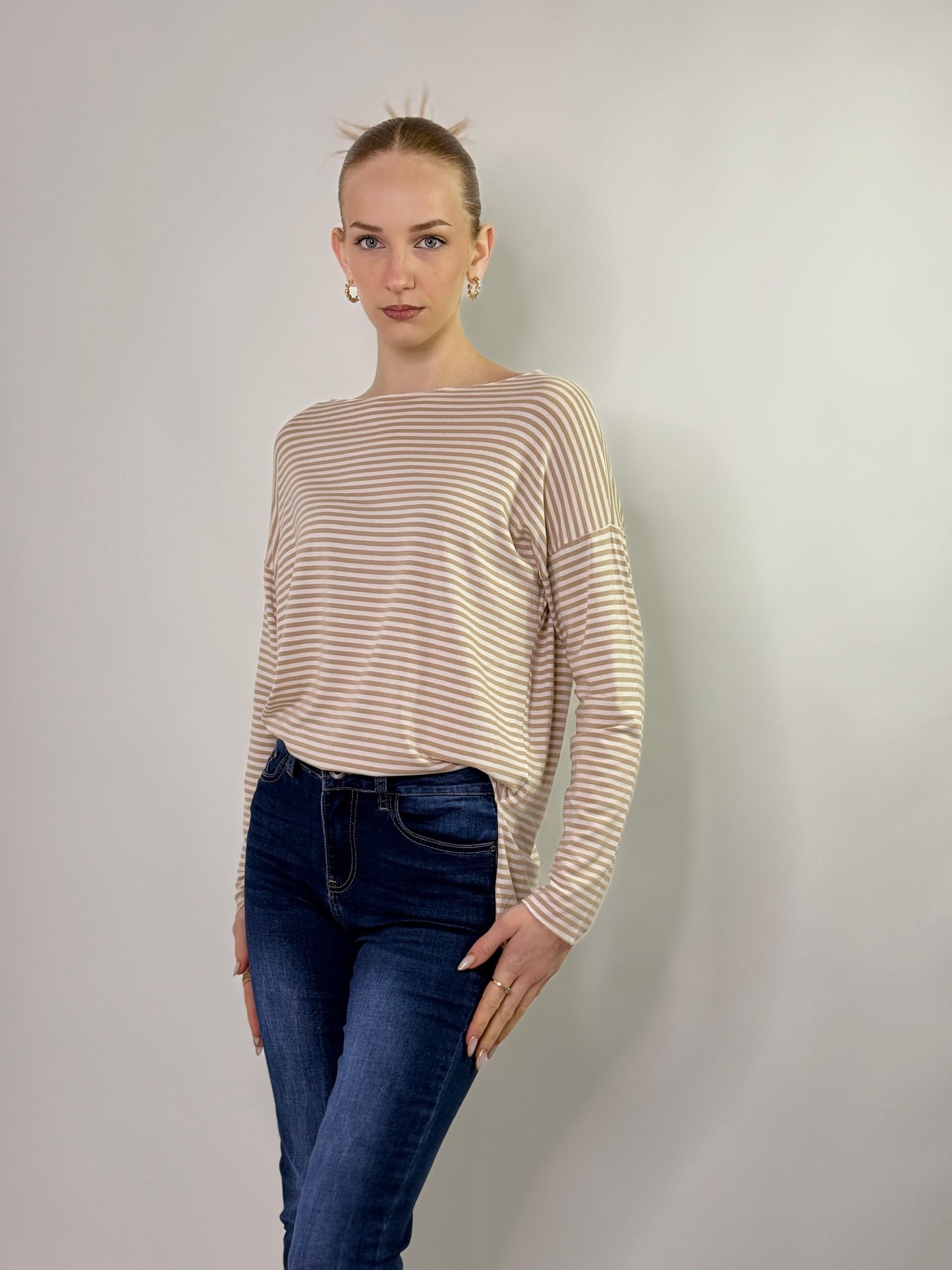 Maglia a righe con spacco laterali