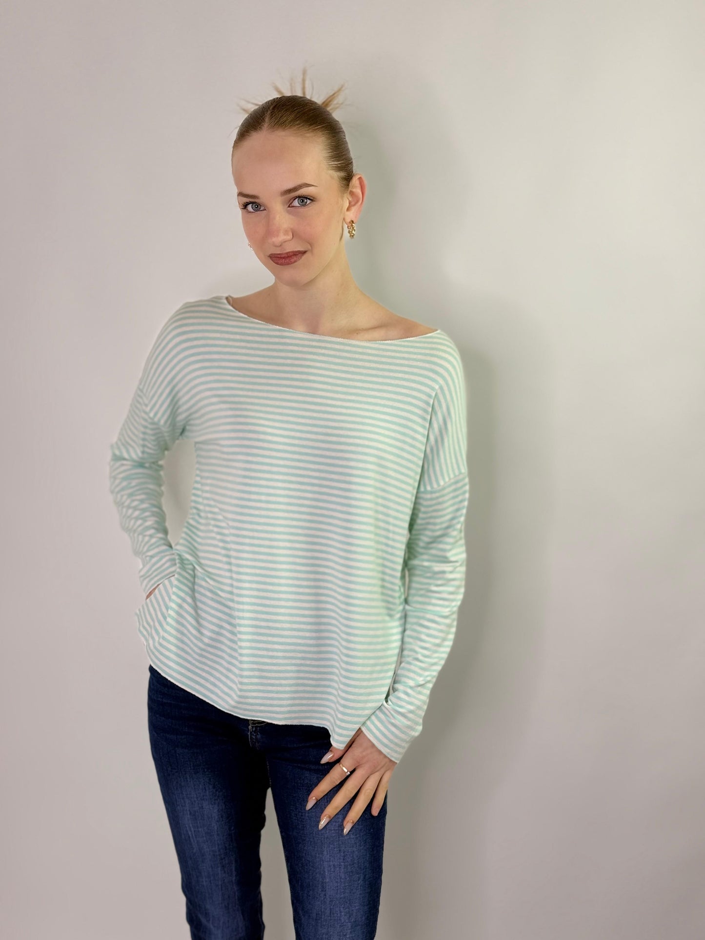 Maglia a righe con spacco laterali