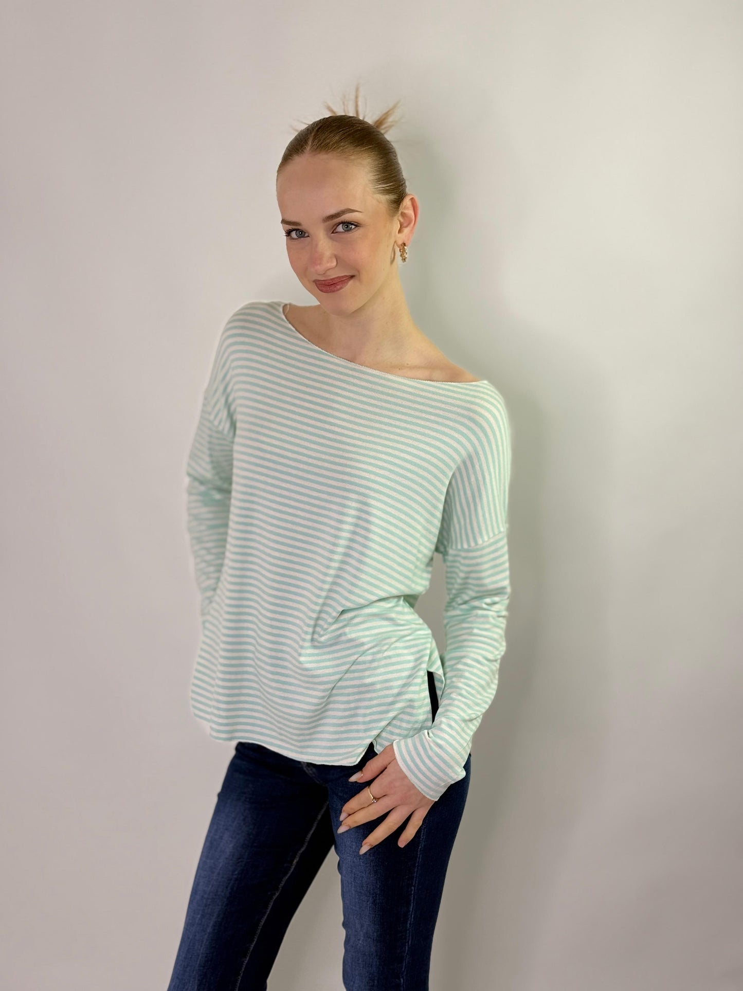 Maglia a righe con spacco laterali