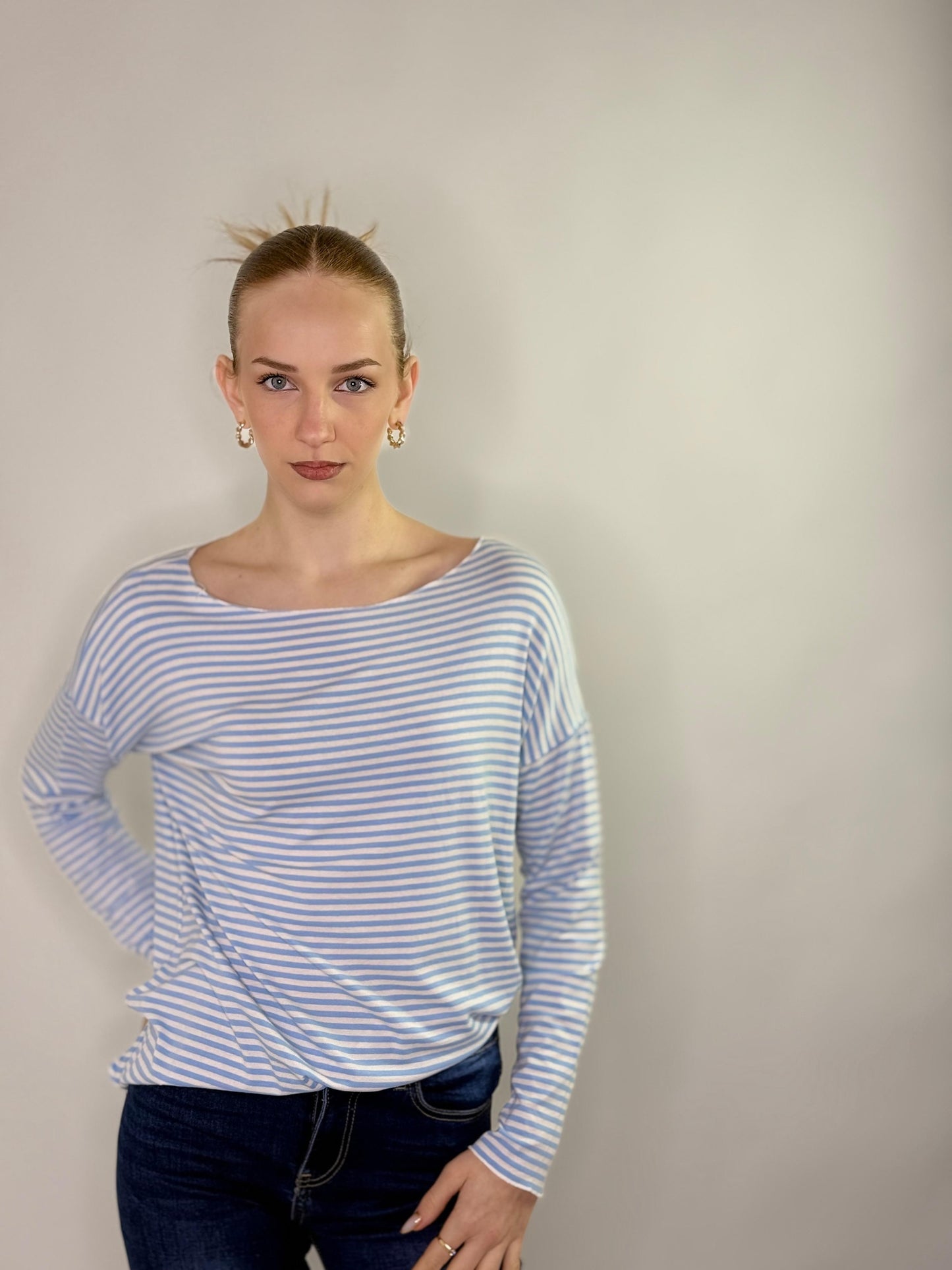 Maglia a righe con spacco laterali
