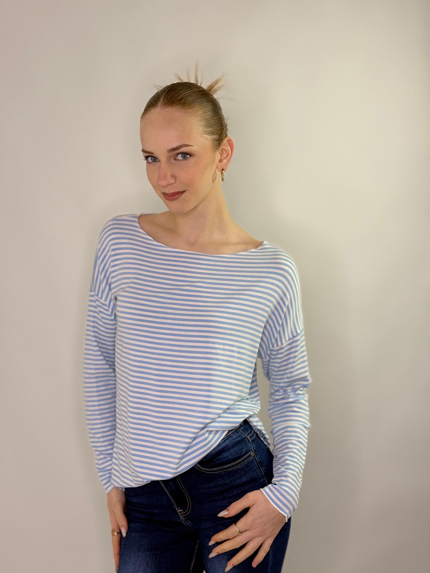 Maglia a righe con spacco laterali