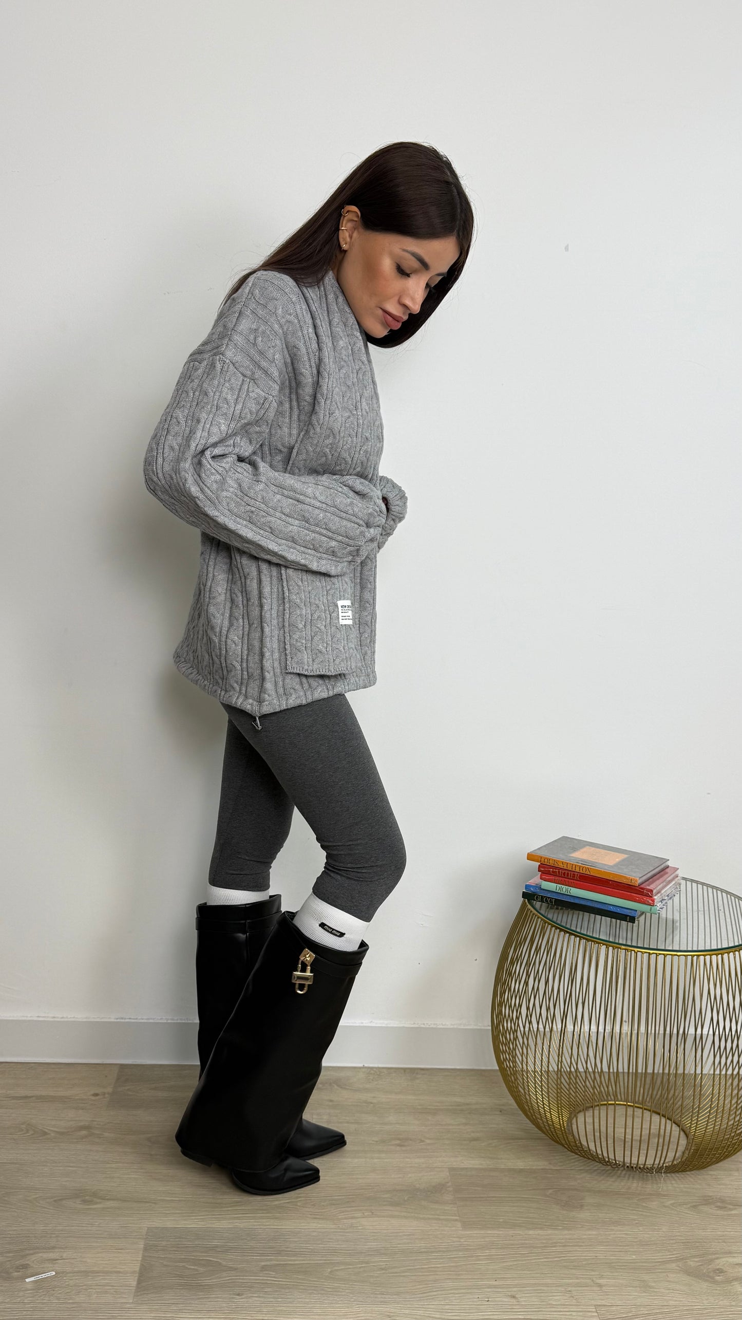 MAGLIONE INTRECCIATO CON SCIARPETTA
