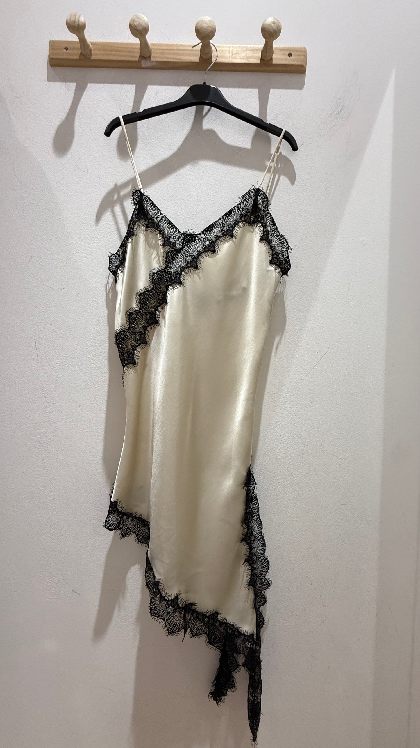 Abito raso con pizzo