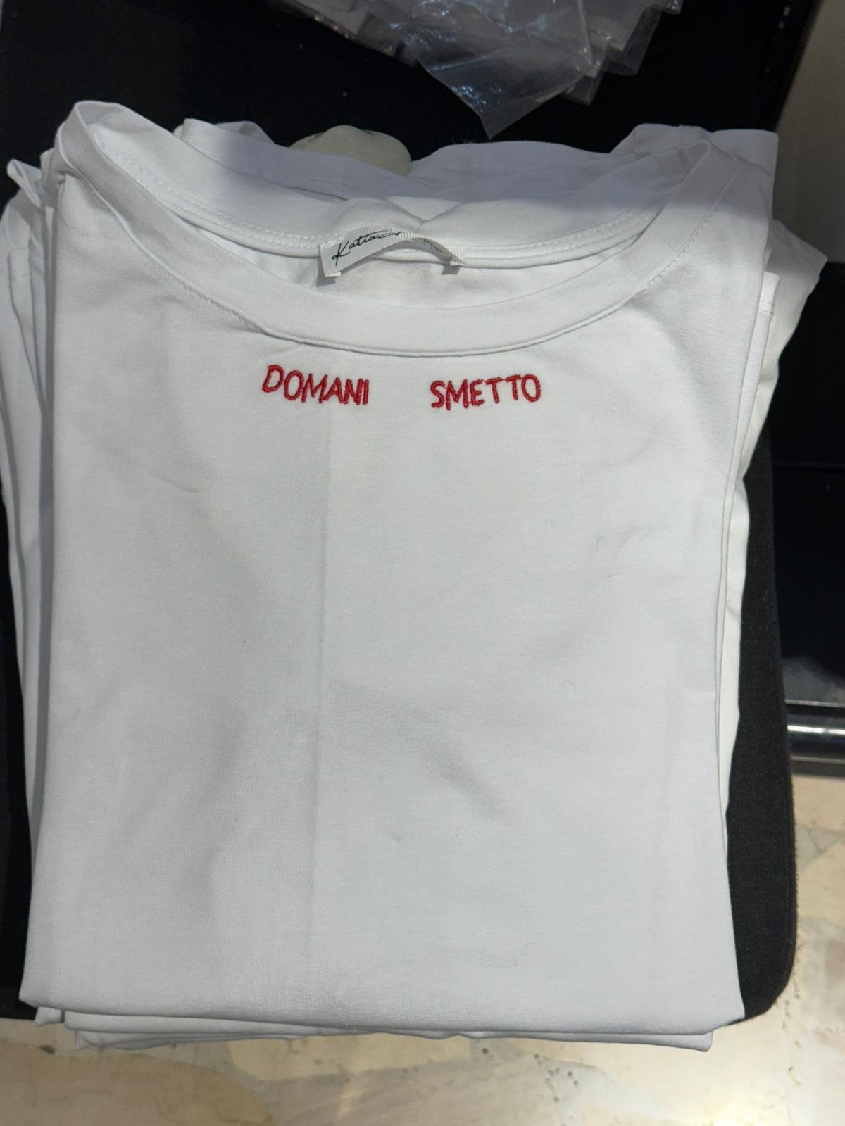 Maglietta Classic con le Scritte Ricamate