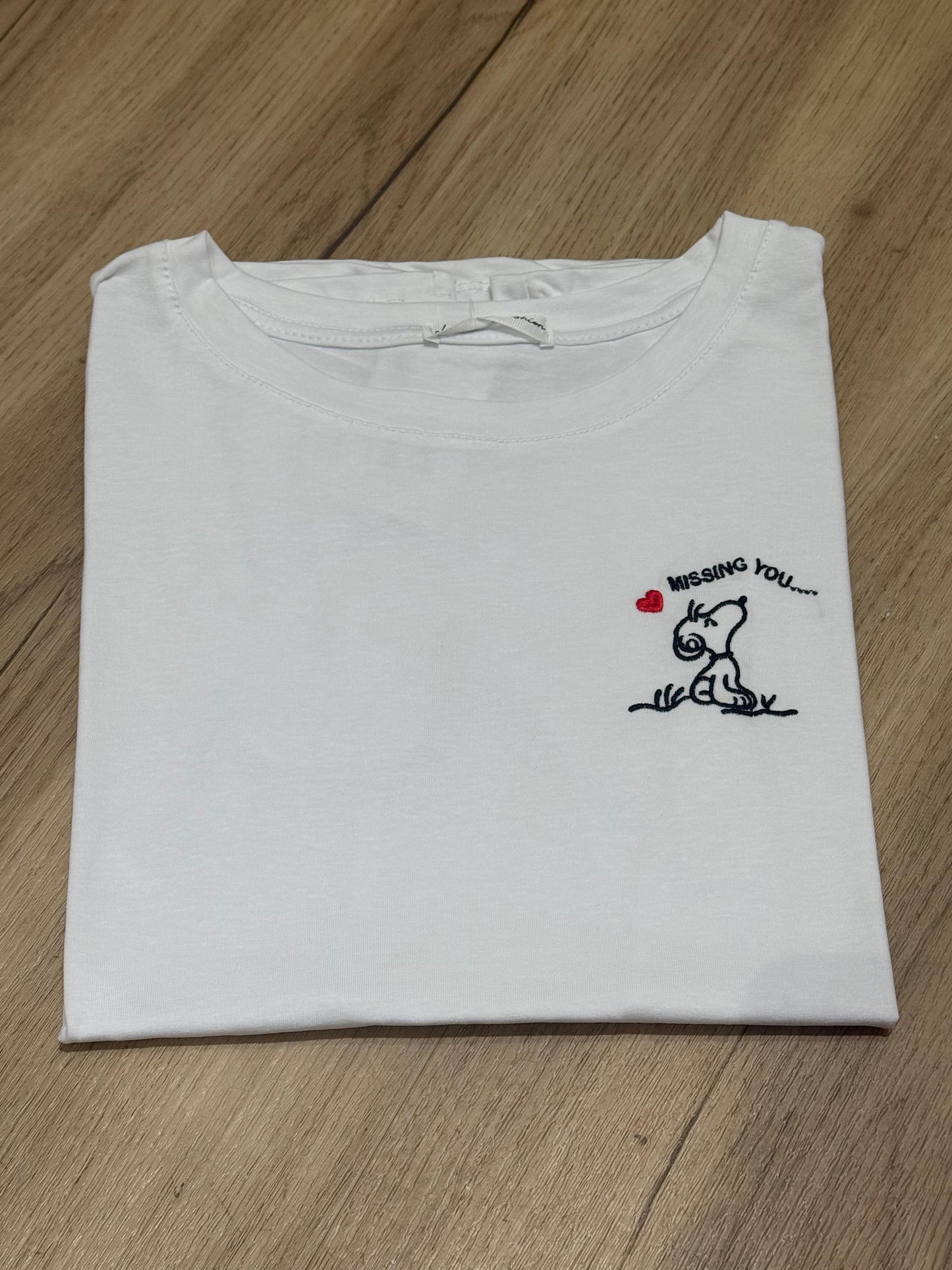 T-shirt con scritte ricamate 2.0