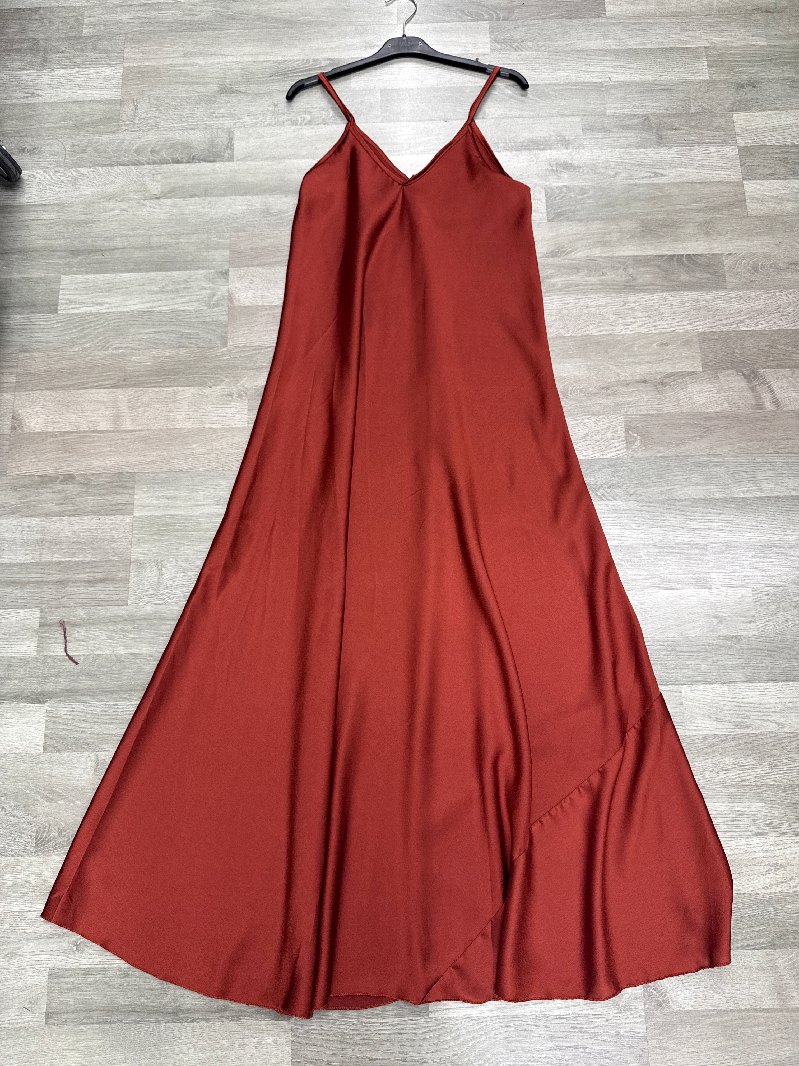 Abito in raso scollo V