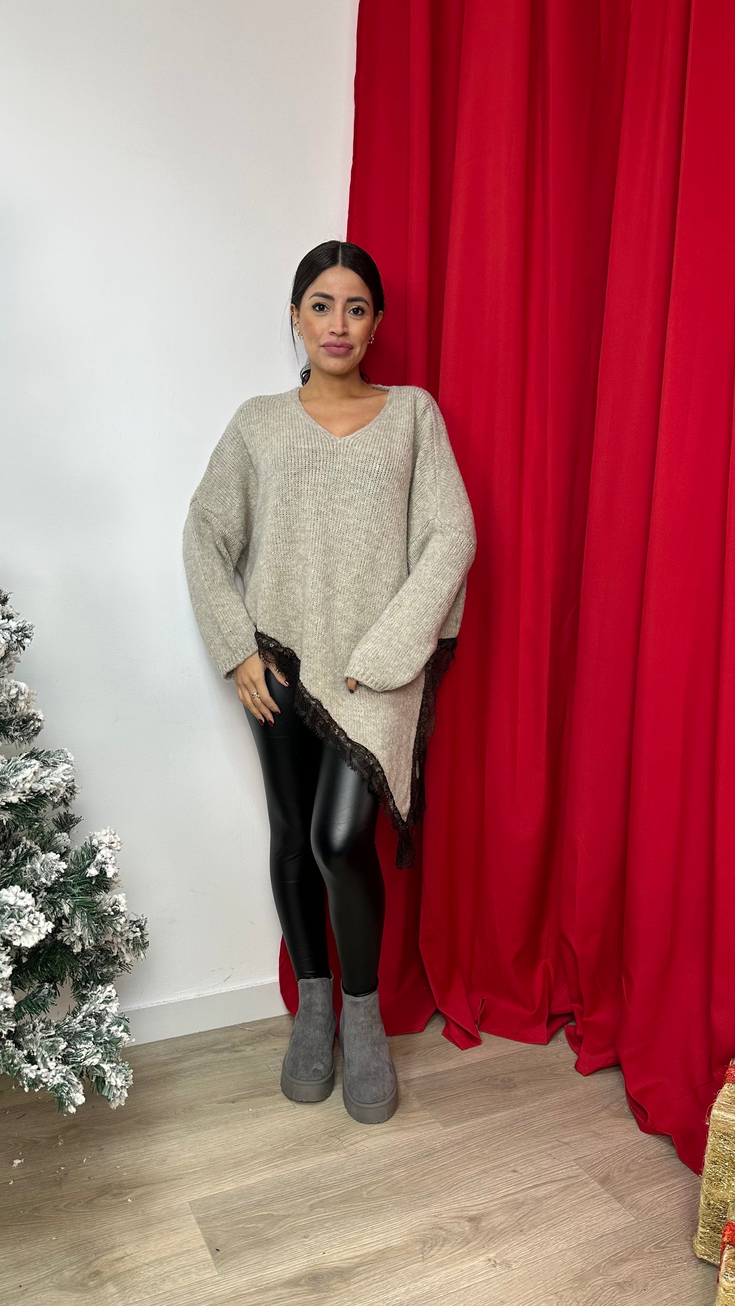 Maglione con Pizzo Assimetrico