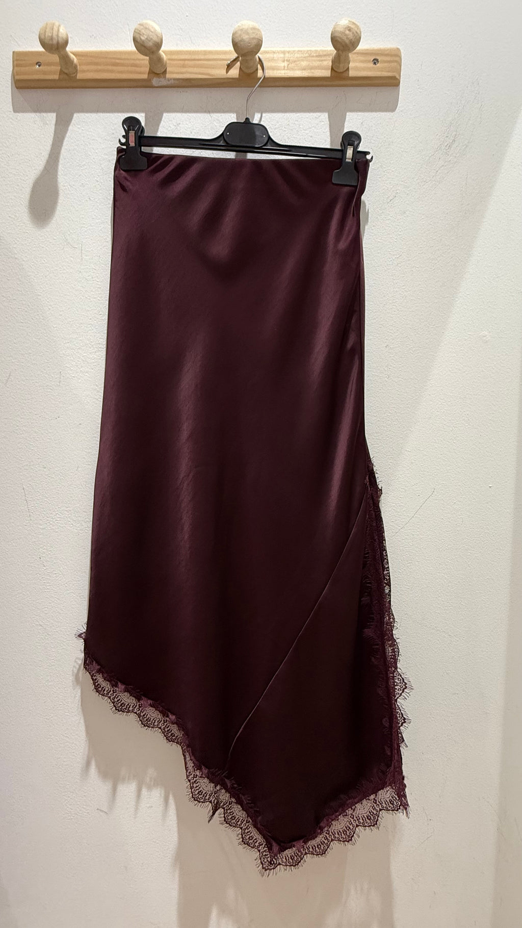 Gonna raso con pizzo