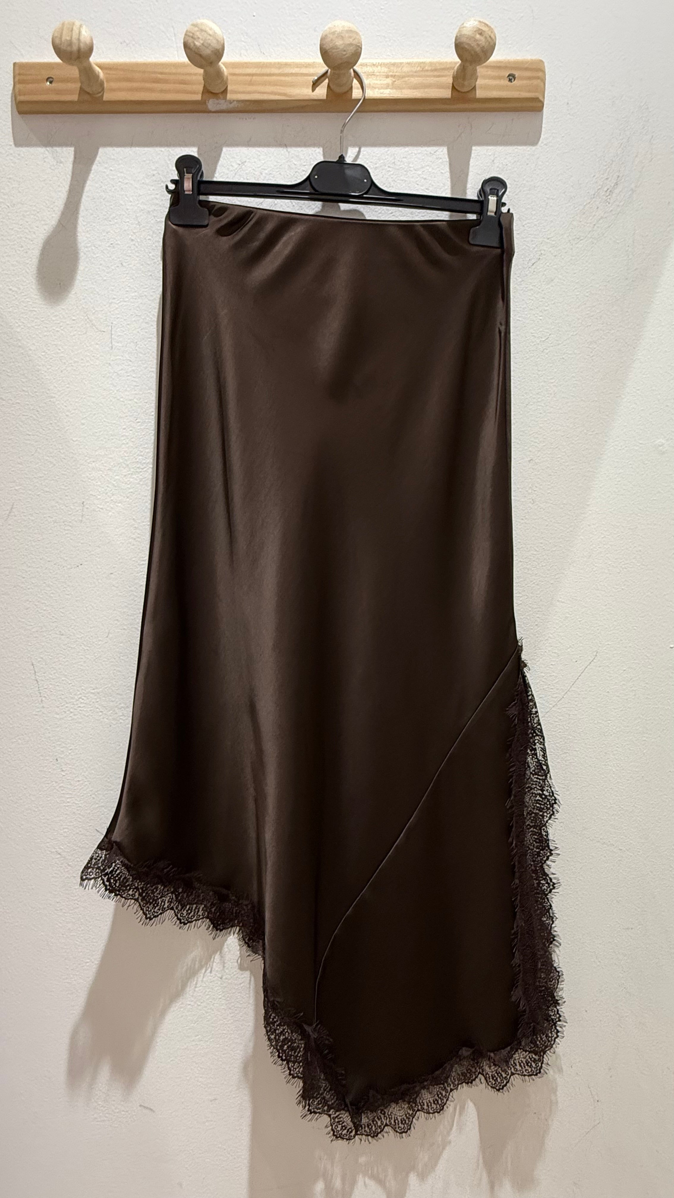 Gonna raso con pizzo