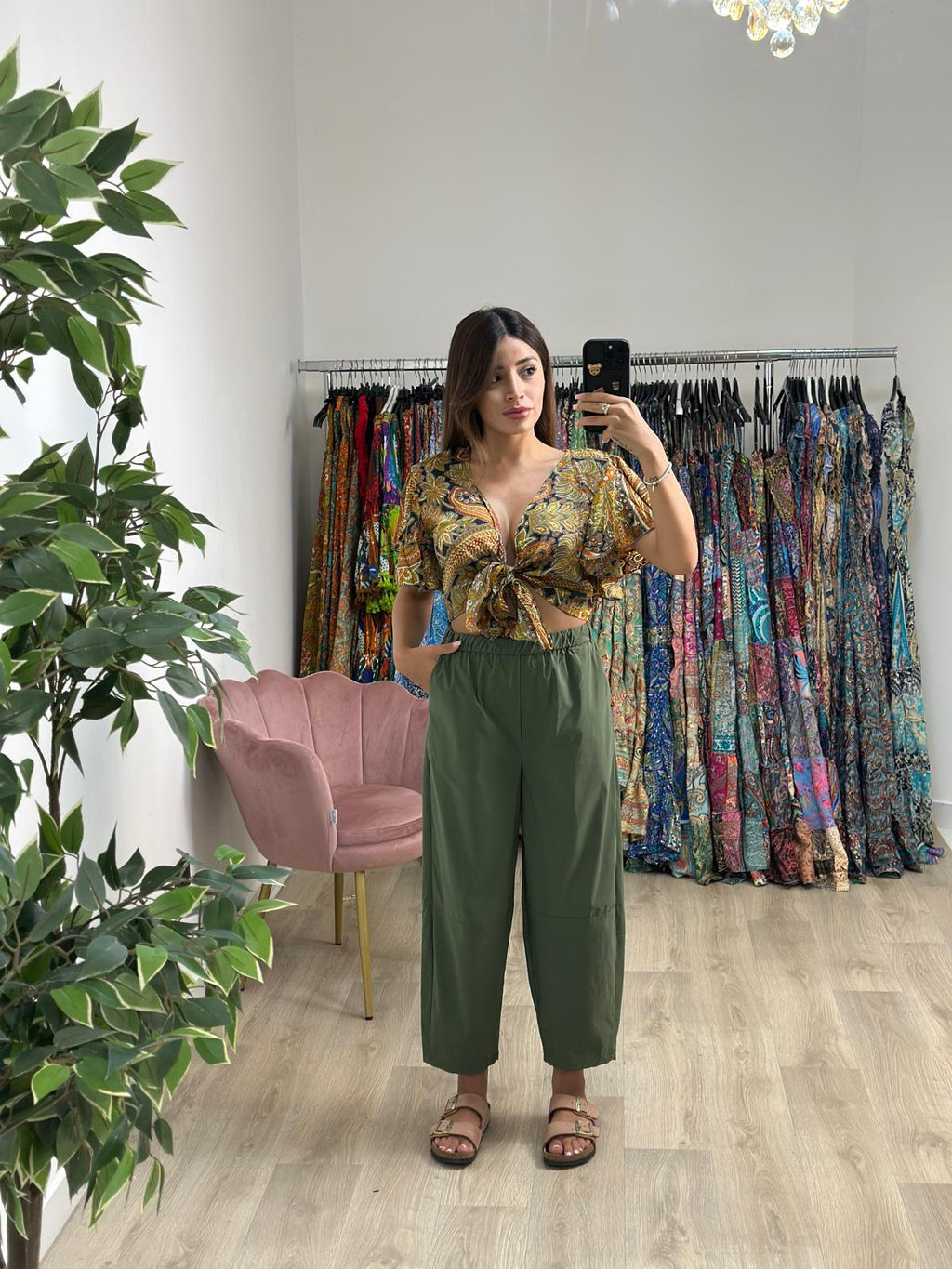 Pantalone con cucitura al ginocchio