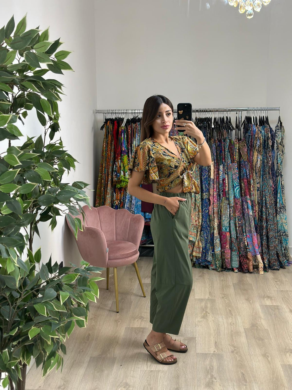 Pantalone con cucitura al ginocchio