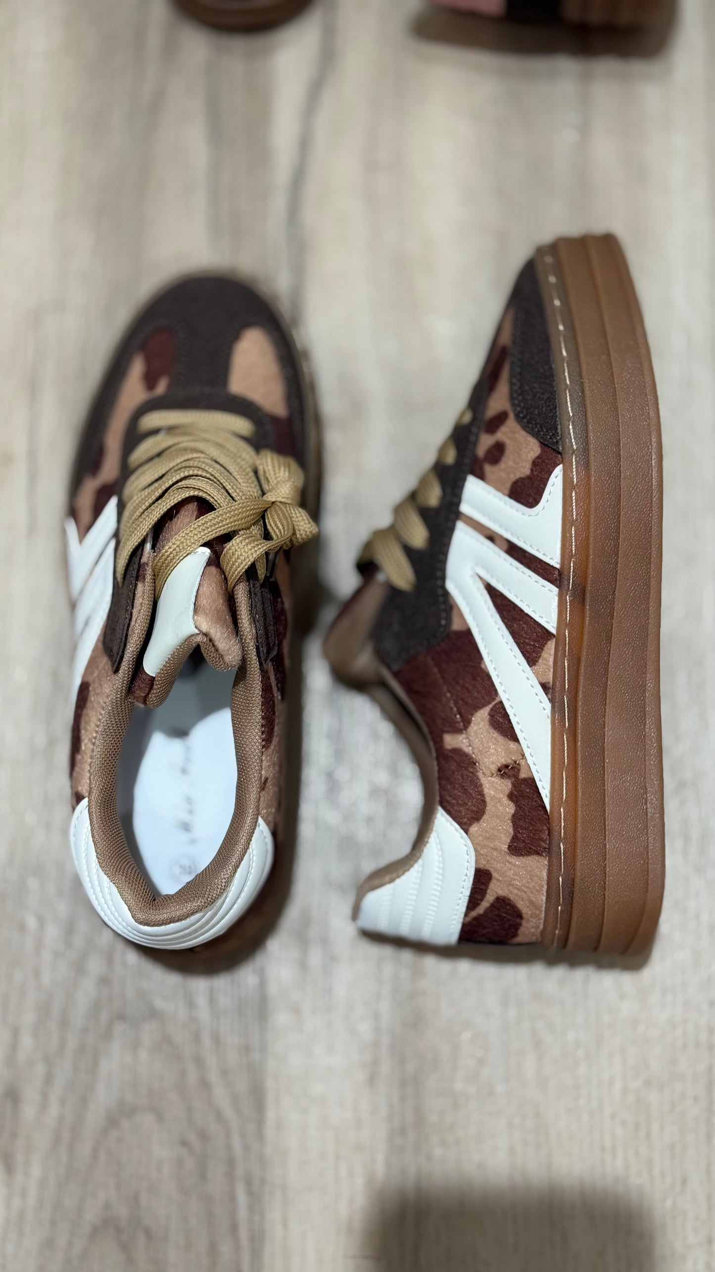 Sneakers in camoscio con platform