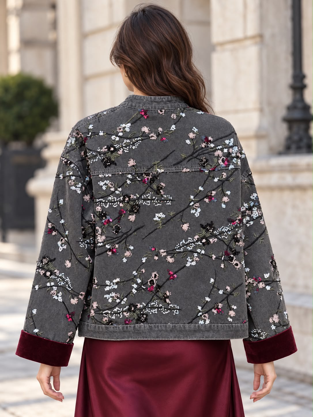 Giacca con fiori ricamatI in paillettes