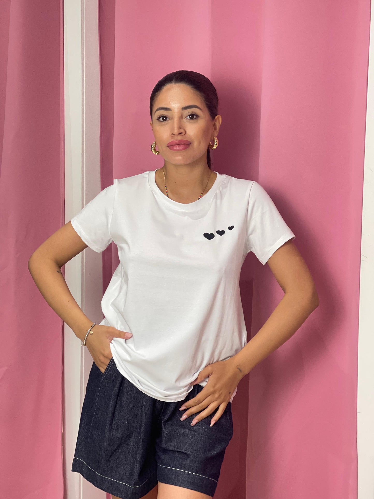 T-shirt tre cuore ricamato
