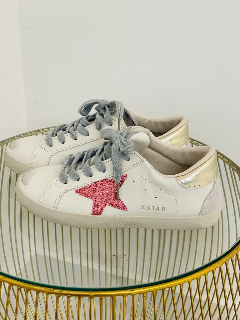 Sneakers con stella brillantinata