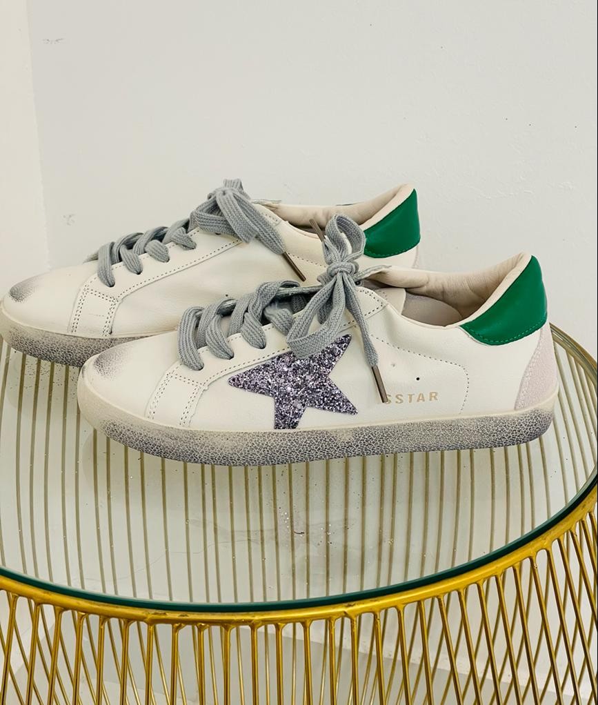 Sneakers con stella brillantinata
