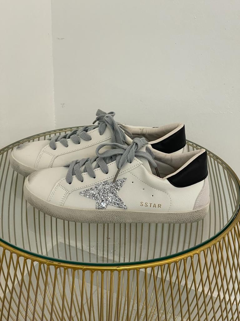 Sneakers con stella brillantinata