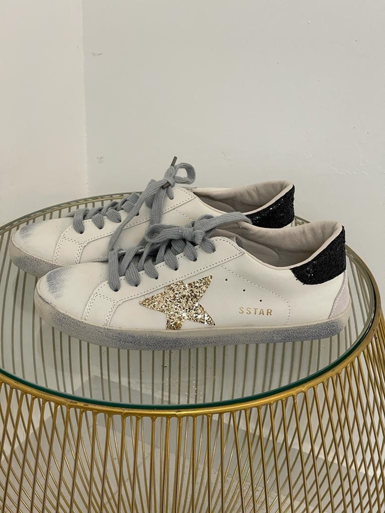 Sneakers con stella brillantinata