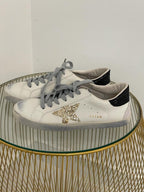 Sneakers con stella brillantinata