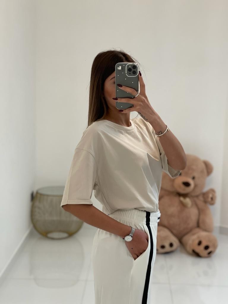 T-shirt over monocolore