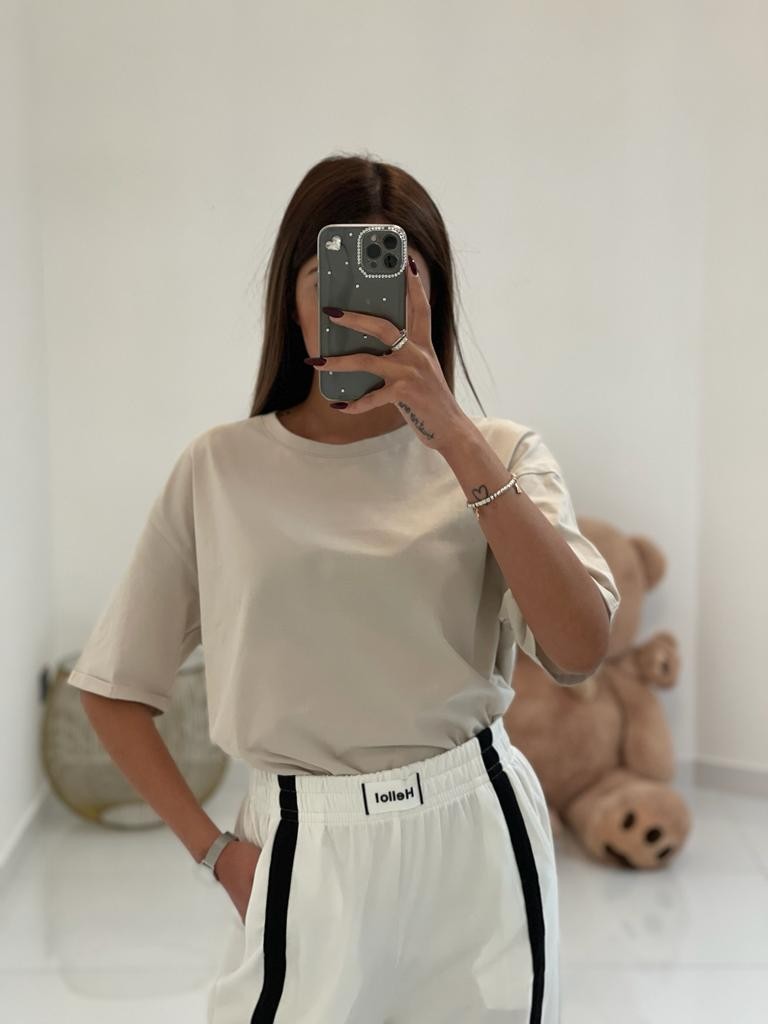 T-shirt over monocolore