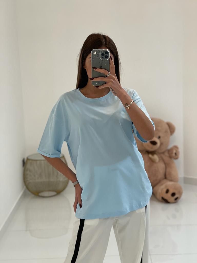 T-shirt over monocolore