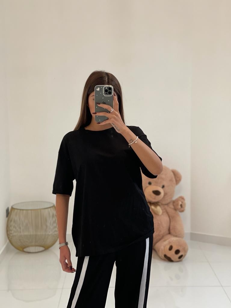 T-shirt over monocolore