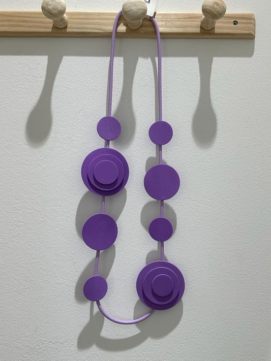 Collana di gomma lunga