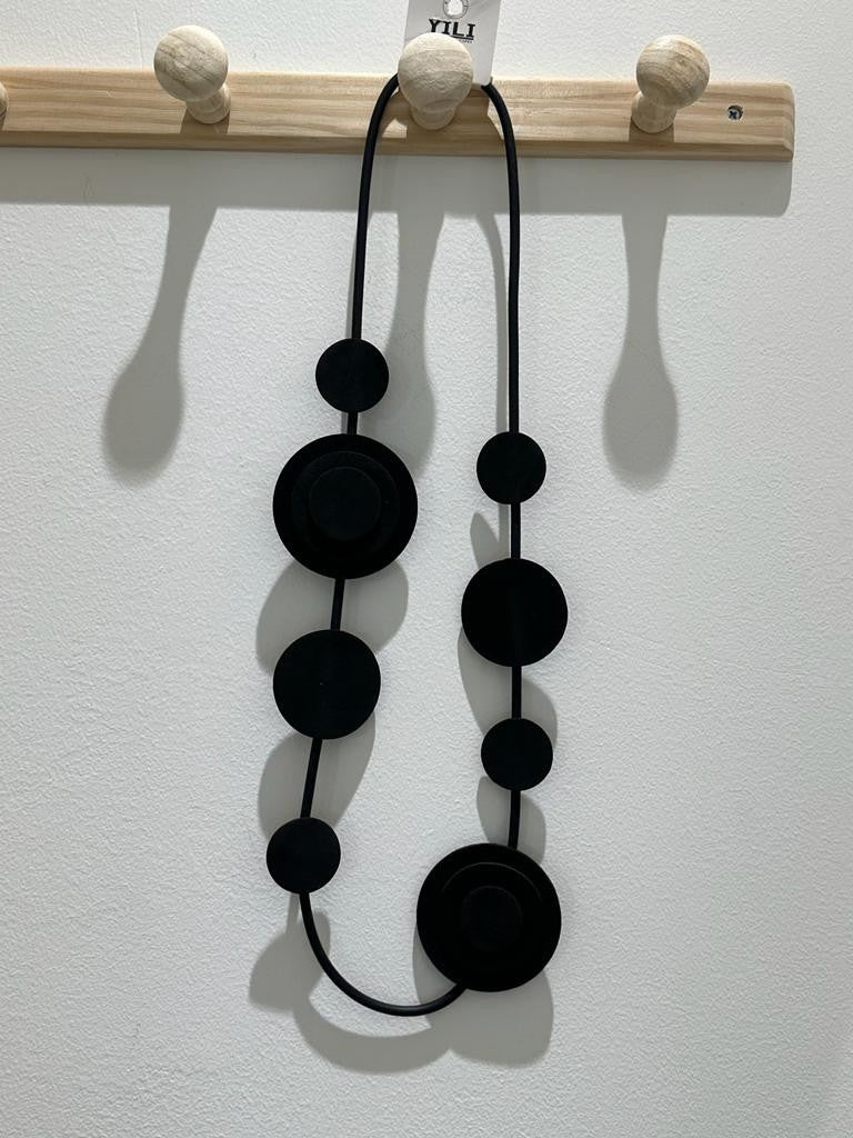 Collana di gomma lunga