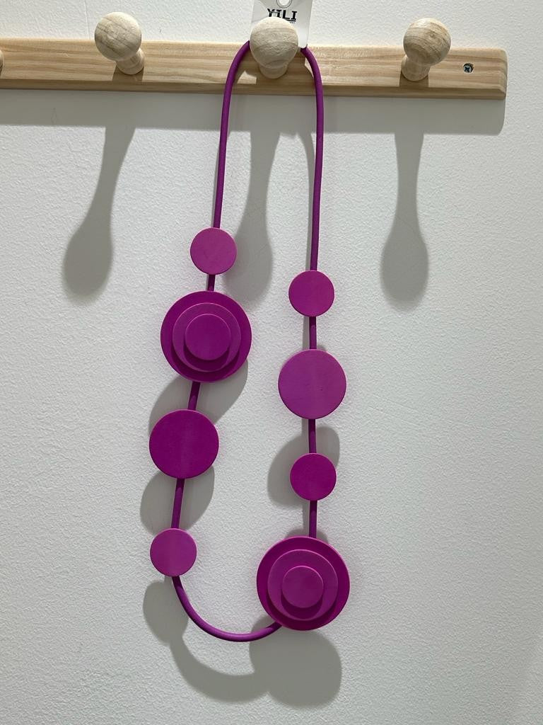 Collana di gomma lunga